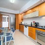 Ocean Horizon House 아파트